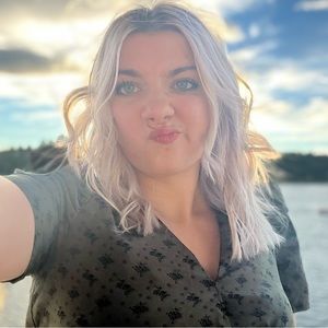 Meet your Posher, Alexia